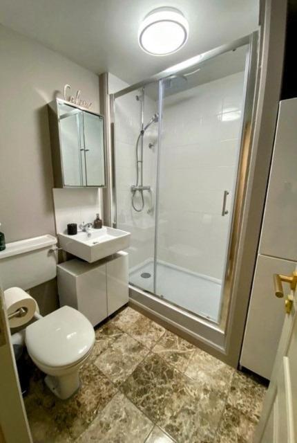 The Nest Apartment ลอนดอน ภายนอก รูปภาพ